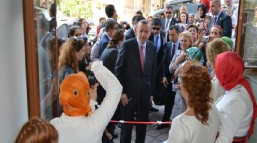 Başbakan Erdoğan, BELMEK Yıl Sonu Sergisinin A&ccedil;ılışını Yaptı