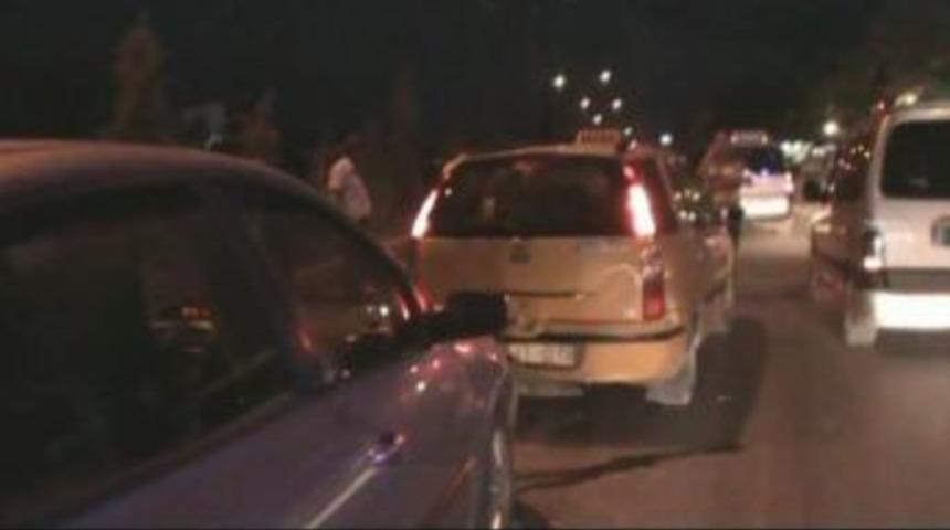 Van&rsquo;da Zincirleme Trafik Kazası, 2 Yaralı