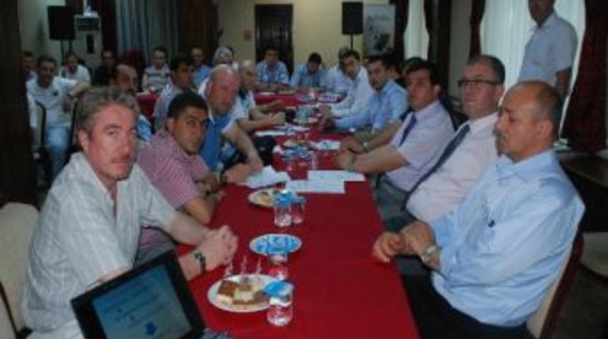 T&uuml;rk-iş &Uuml;yelerine Seminer