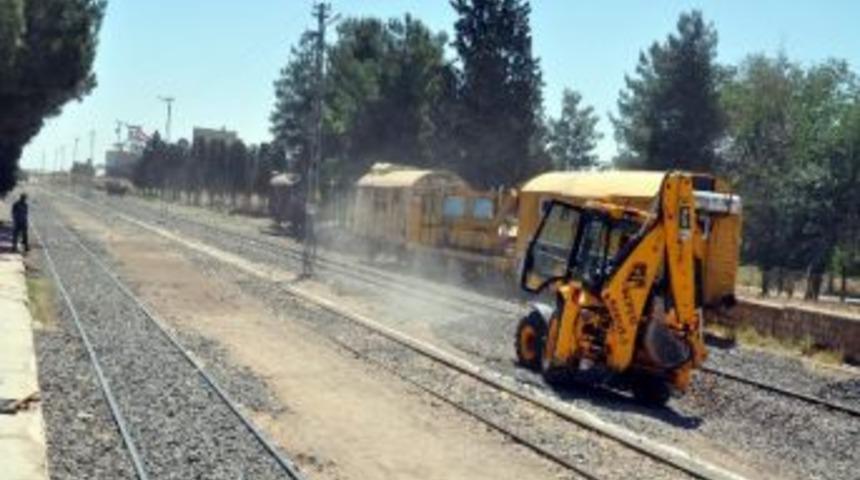 Engelli Ve Yaşlılar İ&ccedil;in Peron Yapılıyor