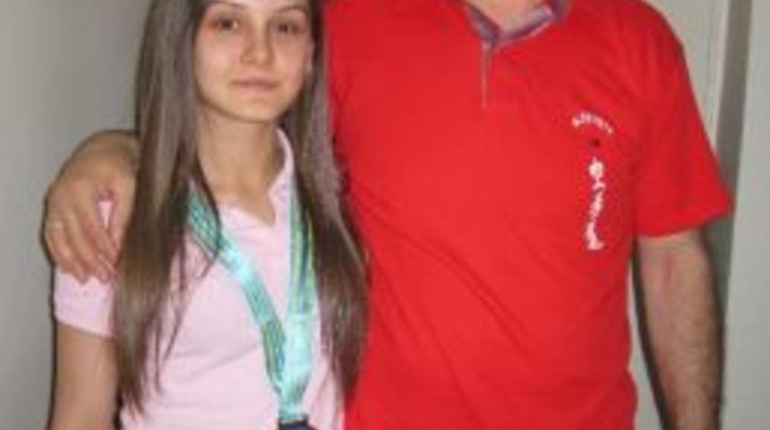 Milli Karateci &Ccedil;alışkan B&uuml;y&uuml;klerdeki İlk Ma&ccedil;ında İkinci Oldu