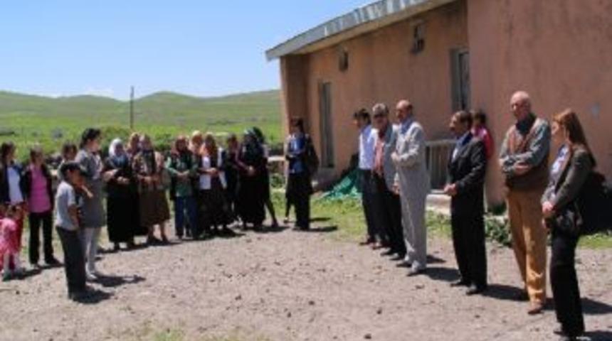 Yukarı Canbaz K&ouml;y&uuml;'nde Giyim Sergisi A&ccedil;ıldı