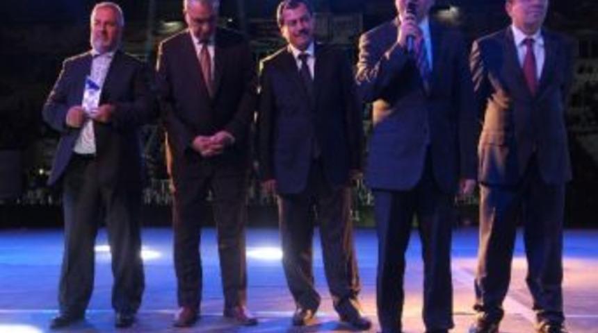 B&uuml;y&uuml;kşehir Belediye Başkanı Ahmet K&uuml;&ccedil;&uuml;kler, Yeni Erzurum Stadyumu&rsquo;nu Coşkudan Ayağa Kaldırdı&hellip;