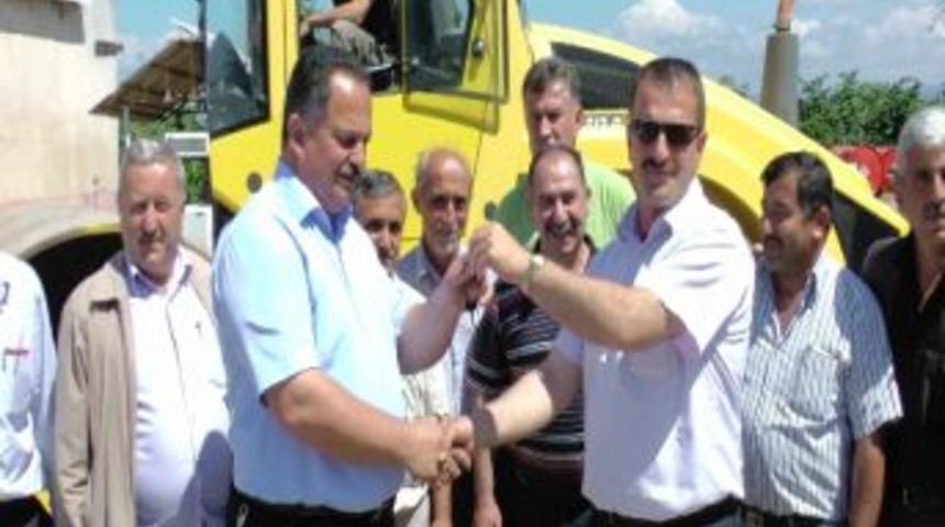 Ankara B&uuml;y&uuml;kşehir Belediyesi'nden Aldıkları Silindiri K&ouml;yler İ&ccedil;in Bağışladılar