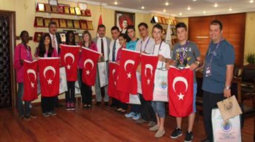 "T&uuml;rk&ccedil;enin Diğer &Uuml;lkelerde Okutulması G&uuml;&ccedil;l&uuml; Devlet Olduğumuzu G&ouml;sterir"