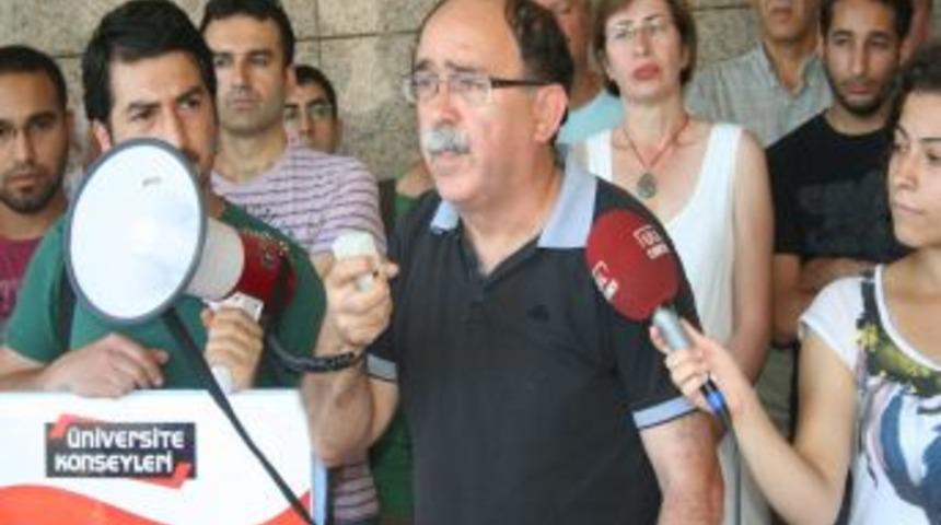 Bazı &Ouml;ğretim &Uuml;yeleri, Baş&ouml;rt&uuml;s&uuml; Yasağı Uygulamayan E&Uuml; Rekt&ouml;rl&uuml;ğ&uuml;'n&uuml; Şikayet Etti