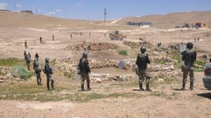 Batman Merkeze Bağlı Mezrada 15 Ev Ve Bağlı Ahırlar Yıkıldı