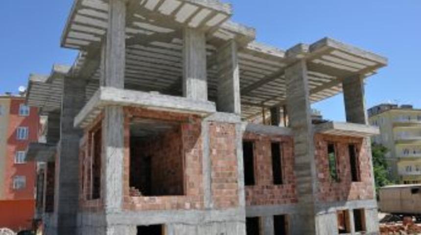 Salk&ouml;pr&uuml; Semt Konağı'nın Yapımı S&uuml;r&uuml;yor