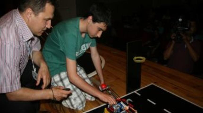 Sumo Robotlar G&uuml;reşti