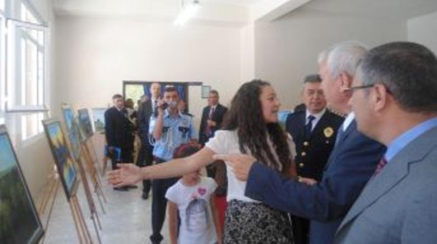 Polis Kızının Polis Okulundaki Resim Sergisi Tam Not Aldı