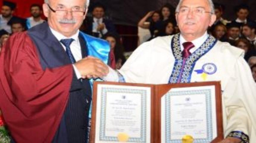 Esog&uuml; Eğitim Fak&uuml;ltesi'nde Mezuniyet Coşkusu