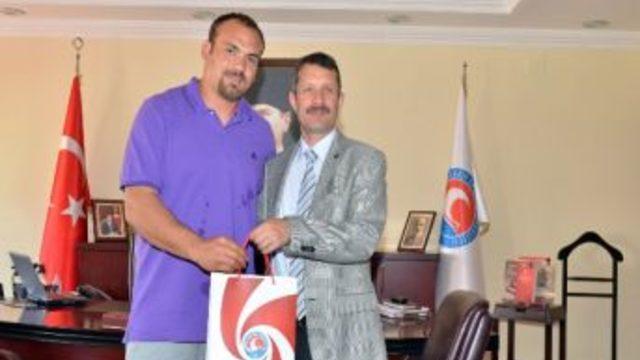 Şampiyonlar Rektor Saatcı’yı Ziyaret Etti