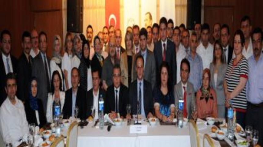 Denizli&rsquo;de AK Parti&rsquo;nin Hedefi 100 Bin Kişiyi &Uuml;ye Yapmak