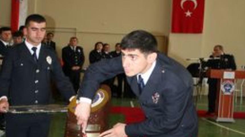 Erzincan Polis Meslek Y&uuml;ksek Okulu'nda Mezuniyet Coşkusu