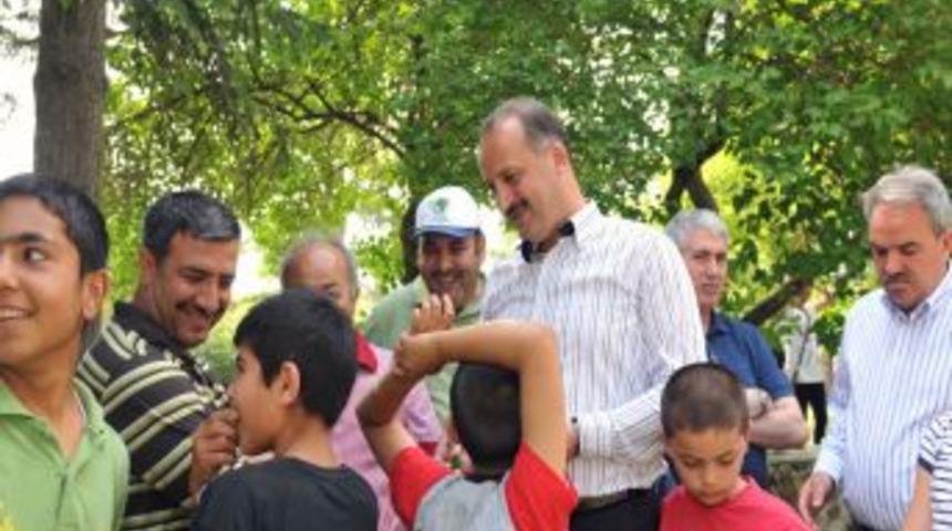 Başkan Akg&uuml;l, Kimsesiz &Ccedil;ocukların Şenliğine Katıldı