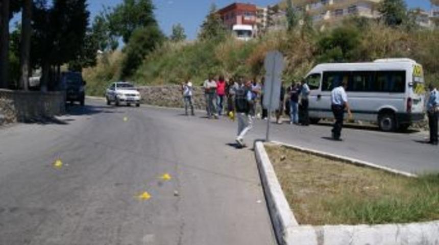 Kuşadası'nda Silahlı &Ccedil;atışma: 2 Yaralı