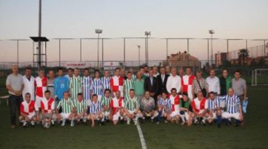 Trabzon Gazeteciler Cemiyeti&rsquo;nin Futbol Turnuvası&rsquo;nın Başlama Vuruşu Vali Kızılcık&rsquo;tan