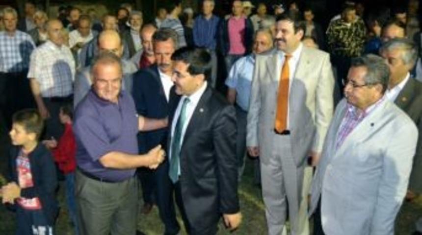 Ak Partililer Sultandere K&ouml;y&uuml;'nde Danışma Meclisi Programına Katıldı