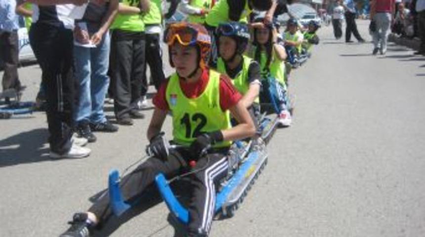 Erzurum'da Şehit Polis Anısına Kızak Yarışması D&uuml;zenlendi