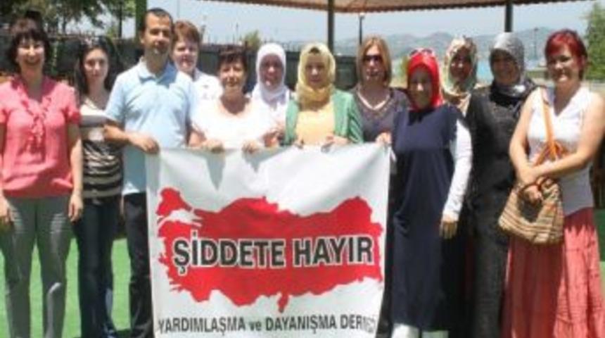 Ak Parti'li Kadınlar &lsquo;şiddete Hayır&rsquo; Dedi