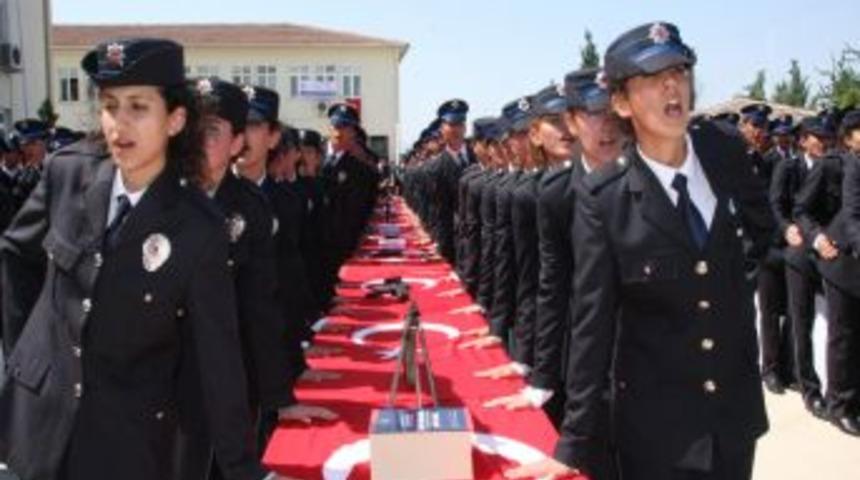 Polis Meslek Y&uuml;ksek Okulu Mezunları Yemin Ederek Mesleğe Adım Attı