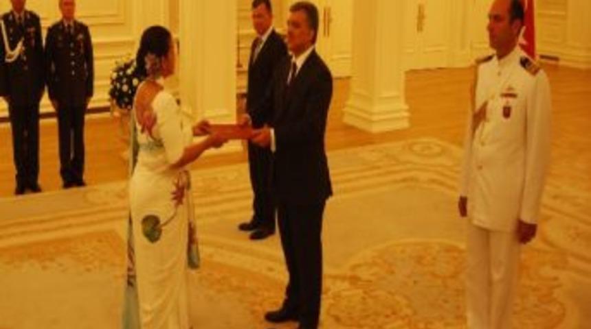 Cumhurbaşkanı G&uuml;l'e 'g&uuml;ven Mektubu'