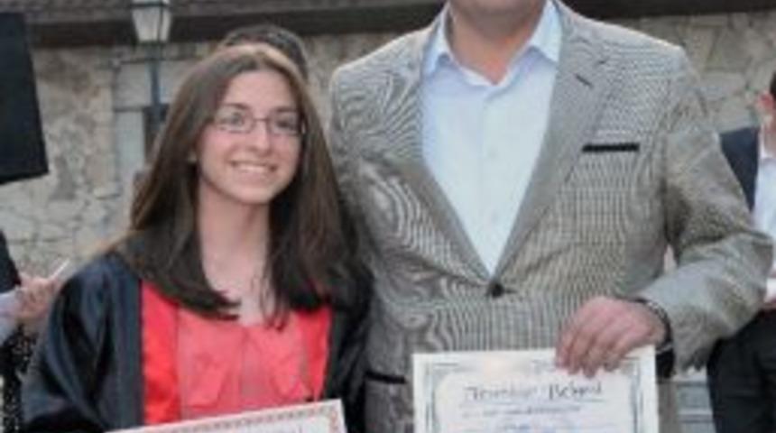 Merkez İlk&ouml;ğretim Okulu&rsquo;nun Yeni Ve Eski Mezunları Buluştu