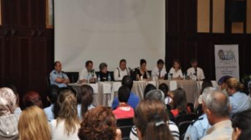 Polisten "şiddet" Semineri