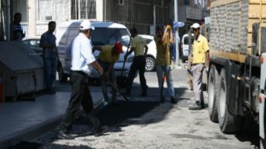 Aşırı Sıcaklar Sokakta &Ccedil;alışmak Zorunda Olanlara Zor Anlar Yaşatıyor