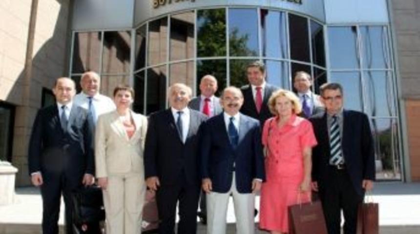 Priştina &Uuml;niversitesi Rekt&ouml;r&uuml;, Eskişehir B&uuml;y&uuml;kşehir Belediye Başkanı B&uuml;y&uuml;kerşen'i Ziyaret Etti