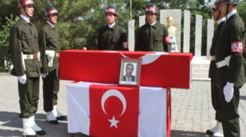 Ge&ccedil;ici K&ouml;y Korucusu G&uuml;ngen I&ccedil;in Jandarma Alay Komutanlığı&rsquo;nda T&ouml;ren D&uuml;zenlendi