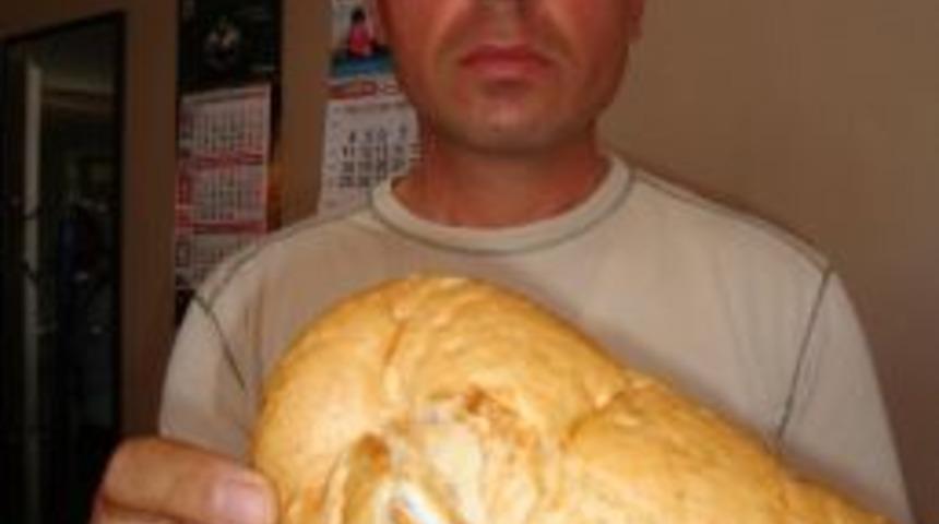 Ekmekten Sigara İzmariti &Ccedil;ıktı