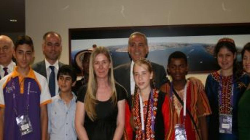 Olimpiyat &Ouml;ğrencileri S&uuml;zer Holding'i Ziyaret Etti