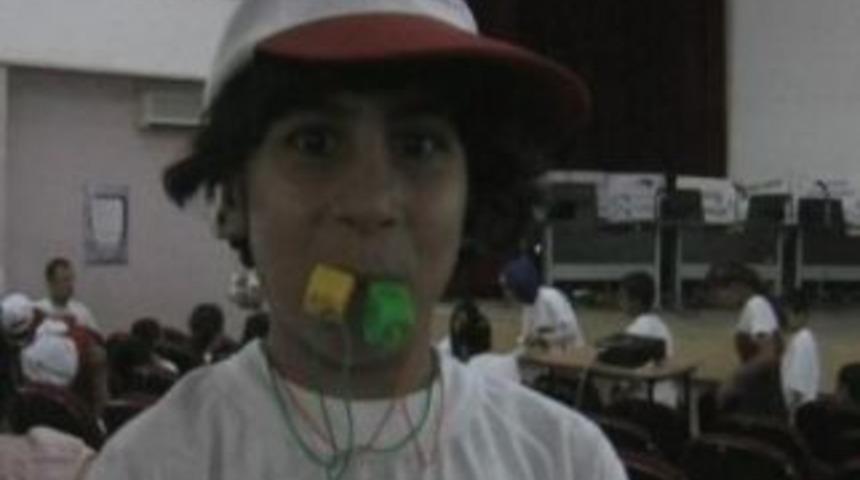 Urfalı &ccedil;ocuklardan d&uuml;d&uuml;kl&uuml; tepki