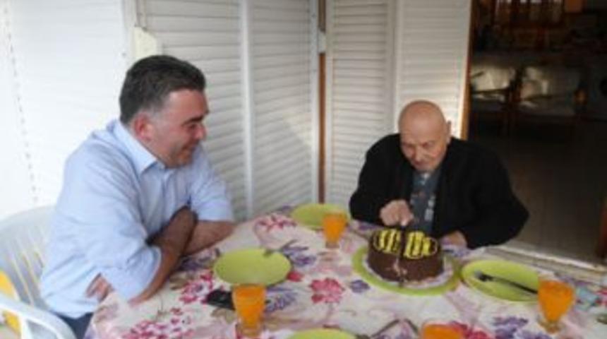 Akb&uuml;k'te 100 yıllık yaşam ve doğum g&uuml;n&uuml;