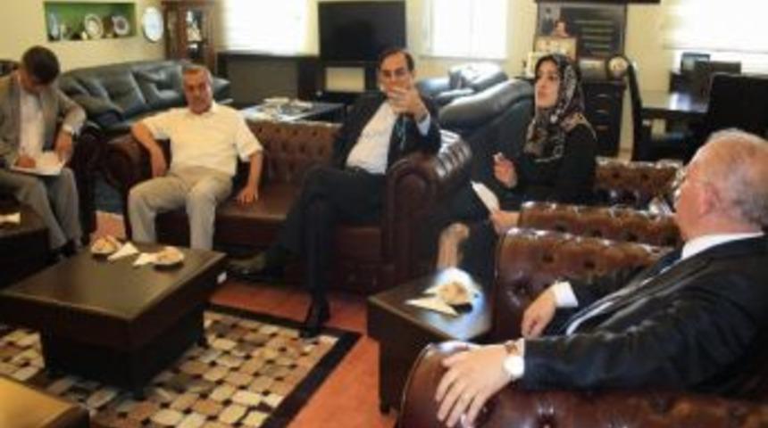 İran B&uuml;y&uuml;kel&ccedil;isi Kto&rsquo;yu Ziyaret Etti