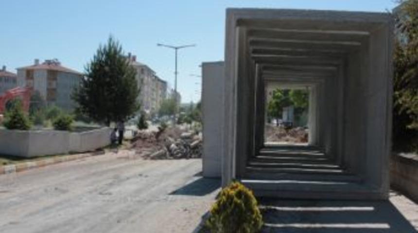 &Uuml;rg&uuml;p Caddesine Alt Ge&ccedil;it