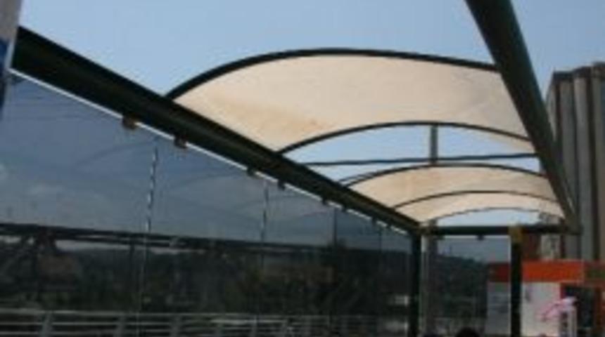 Otob&uuml;s Durakları Yenilenmeyi Bekliyor