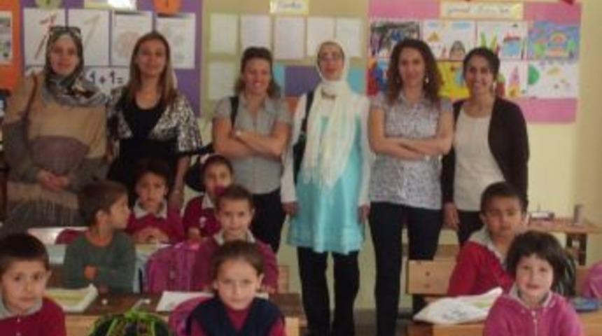 Kermesin Geliri K&ouml;y Okuluna Oyuncak Oldu