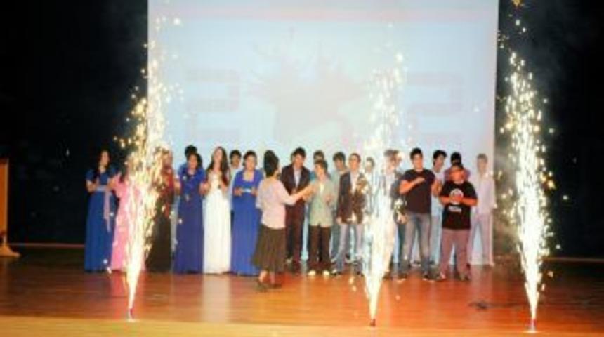 Nil&uuml;fer Bademli Koleji Ilk Mezunlarını Verdi