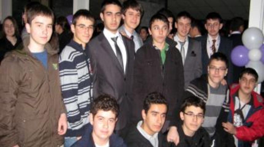 Nil&uuml;fer Lisesi, T&Uuml;BİTAK Bilim Olimpiyatları'nda Bursa&rsquo;yı Zirveye Taşıdı