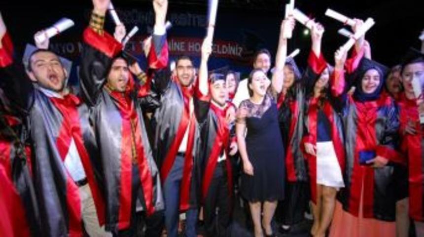 İş D&uuml;nyasına Gediz &Uuml;niversitesi'nden Taze G&uuml;&ccedil; Geliyor