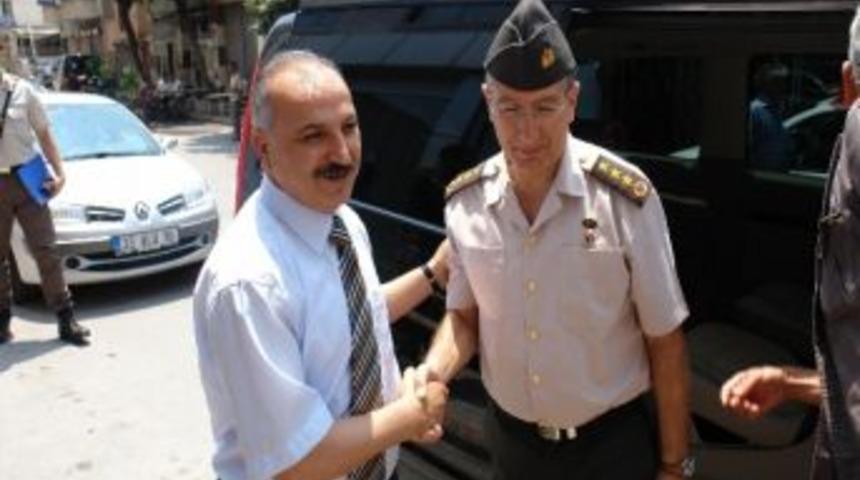 Din&ccedil;er&rsquo;den Jandarmaya Kutlama