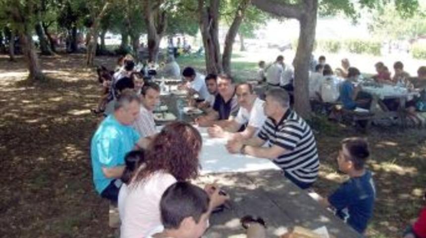 &Ccedil;ocuklar U&ccedil;urtma Şenliğinde Ve Piknikte Eğlendi