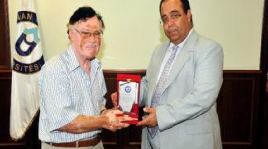 Rekt&ouml;r Birincioğlu Araştırmacı Yazar &Ouml;zt&uuml;rk&rsquo;&uuml; Ağırladı