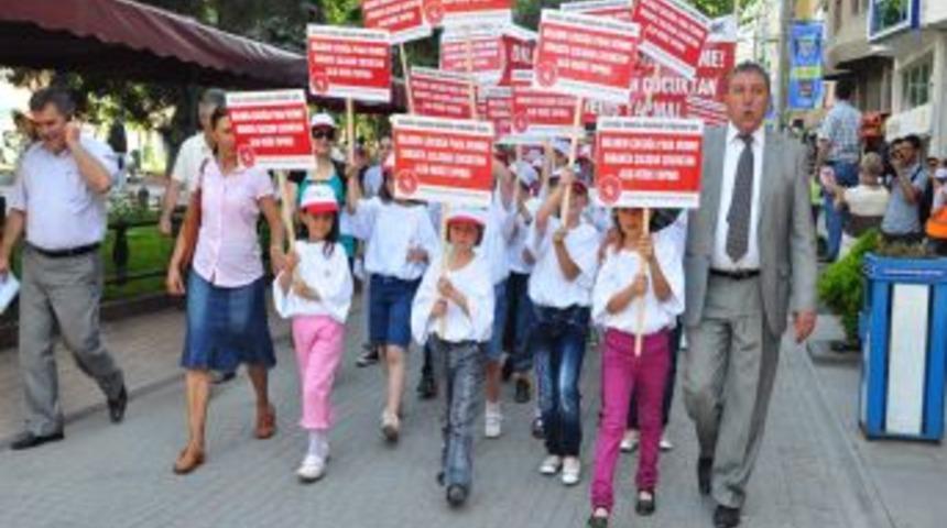 Kimsesiz &Ccedil;ocuklar, Yaşıtları Iş&ccedil;iler I&ccedil;in Y&uuml;r&uuml;d&uuml;