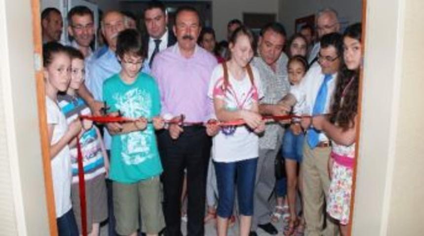 İzmit Belediyesi&rsquo;nden Bilim Merkezi&rsquo;ne &Ccedil;ok Ama&ccedil;lı Salon