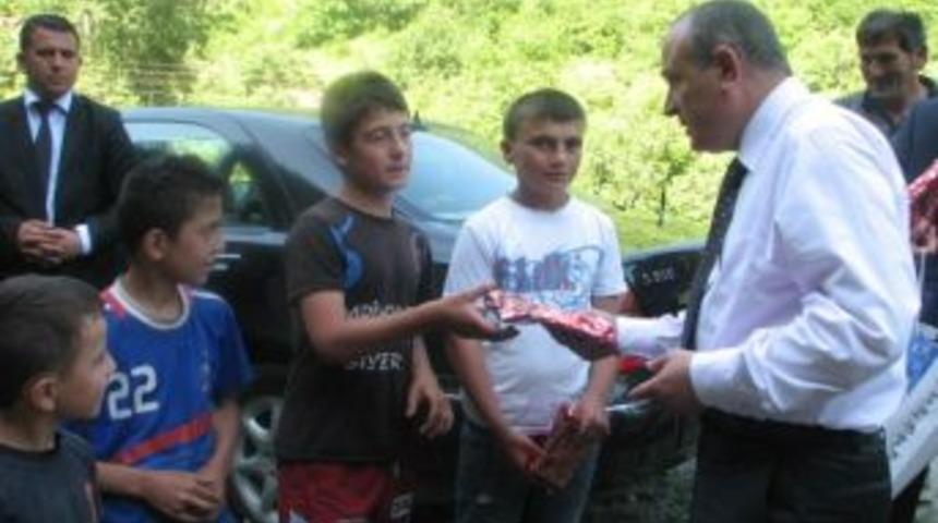 Vali Kızılcık&rsquo;ı Şaşırtan &Ccedil;ocuklar