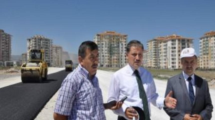 Malatya Belediye Başkanı Ahmet &Ccedil;akır, Asfalt &Ccedil;alışmalarını İnceledi