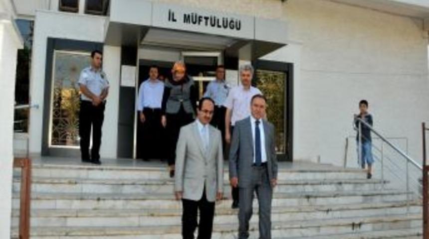 Antalya Valisi Altıparmak, İl M&uuml;ft&uuml;s&uuml; &Ccedil;elik&rsquo;i Ziyaret Etti